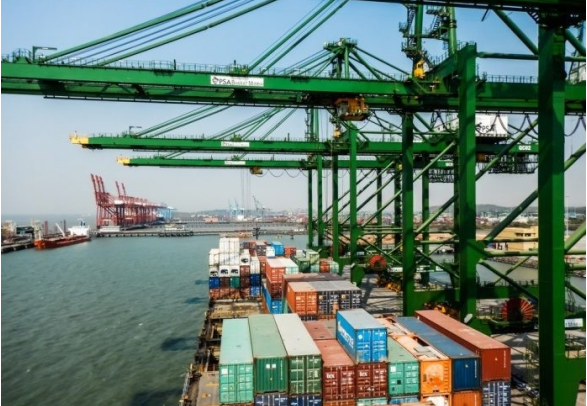 窒息！全球120多個(gè)港，堵得一抹黑！