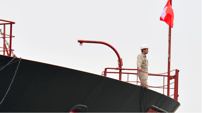 雷區(qū)！該國(guó)疫情炸裂, 一香港貨輪2名中國(guó)籍船員