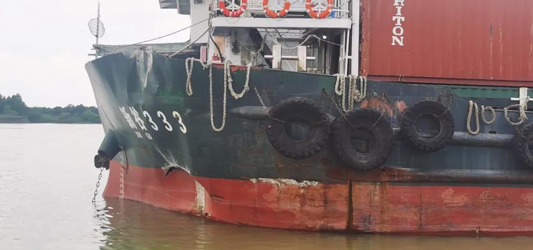 事故丨集裝箱船撞上廣州一大橋，事發(fā)水域臨時(shí)封航、橋面禁行！