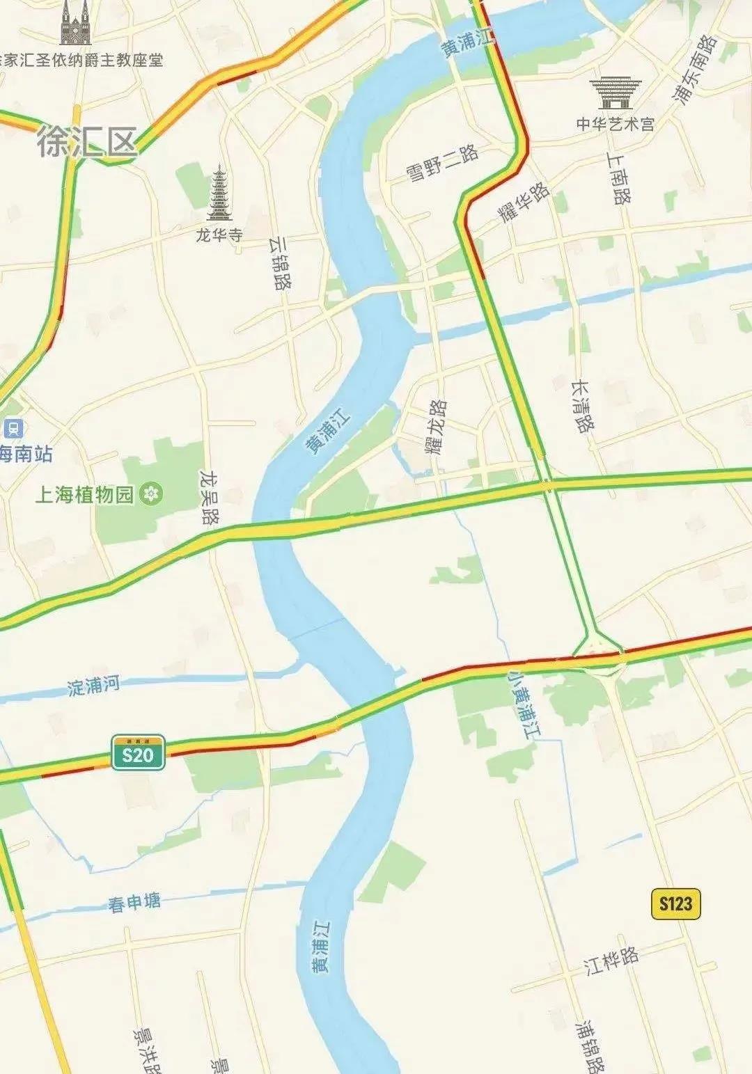 突發(fā)！徐匯濱江段, 又又又有貨船撞岸了! 一頭沖來!... 護(hù)欄變形, 船舷受損