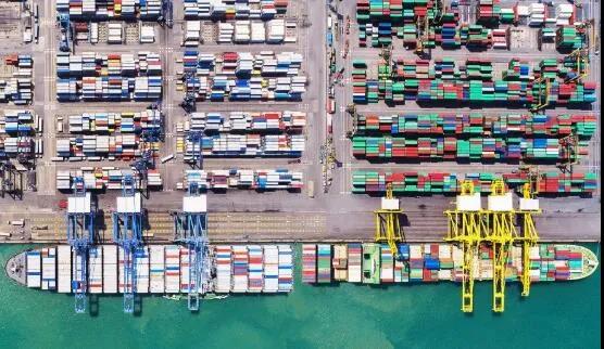 運價“瘋了”！現(xiàn)在運送300個集裝箱運費可以買一艘船？黃牛攪局航運市場！外貿(mào)物流苦不堪言