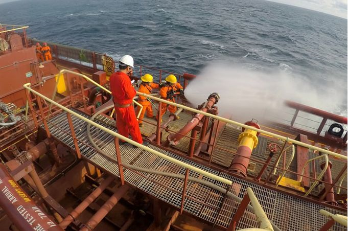 東歐, 船員空前緊缺！...船東邊漲工資，邊承諾高額獎(jiǎng)金