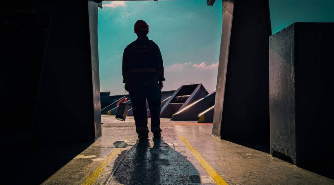 '船員換班再入'虎口'！海上被困人數(shù)激增,