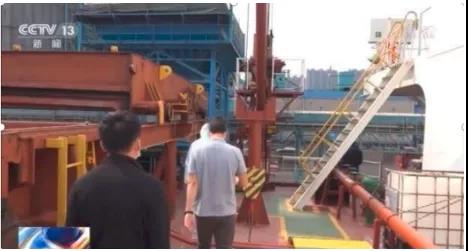 大海撈針！從6.7萬噸貨艙大豆里，青島海關(guān)挖出215公斤毒品！