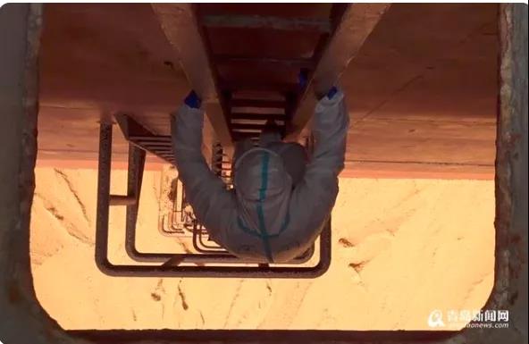 大海撈針！從6.7萬噸貨艙大豆里，青島海關(guān)挖出215公斤毒品！