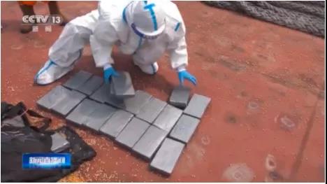 大海撈針！從6.7萬噸貨艙大豆里，青島海關(guān)挖出215公斤毒品！