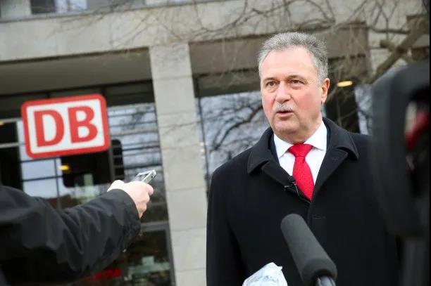 該國(guó)眾多行業(yè)聯(lián)合大罷工，貨物運(yùn)輸受影響；德鐵司機(jī)將罷工鐵路貨運(yùn)恐被波及