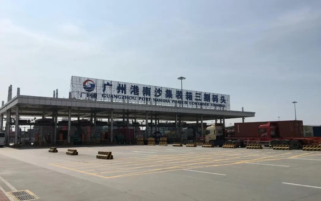 疫情防控下的南沙港區(qū)：拖車司機閉環(huán)管理，船公司加大航線密度和空箱投放，效率恢復(fù)中  