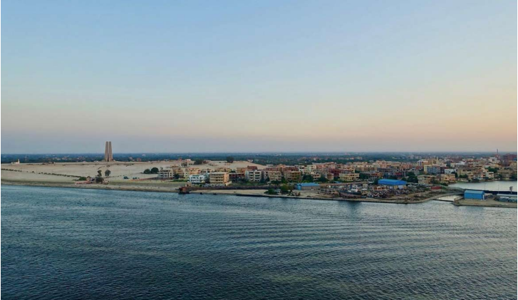 海盜 沙漠 貪婪——大副親述：蘇伊士運(yùn)河雖便利, 船員為何不愿走？  