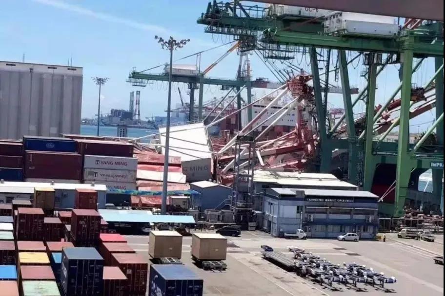 一集裝箱船撞塌高雄港起重機，陽明海運發(fā)布聲明