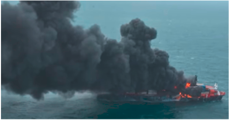 新船剛滅完火, 轉(zhuǎn)頭就是驚天大爆炸! 貨全毀, 船將沉，船員還確診! 只因硝酸包裝不當(dāng)？