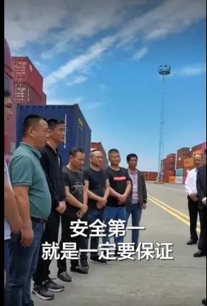 李克強(qiáng)總理考察寧波舟山港，現(xiàn)場(chǎng)拍板今年為貨車司機(jī)解決這些問(wèn)題 