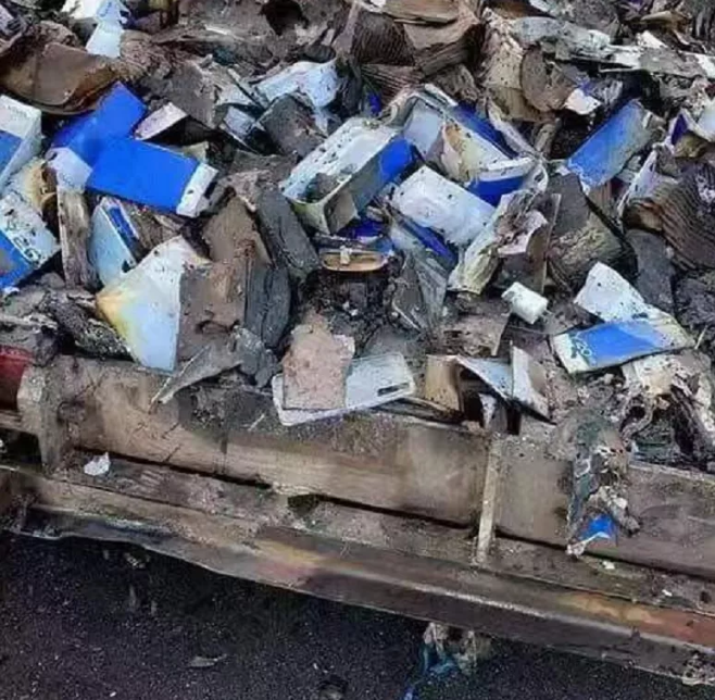 重大突發(fā)！香港機(jī)場貨物裝機(jī)前起火，兩家貨代被禁運(yùn)！一艘滿載中國貨物的箱船突發(fā)起火！