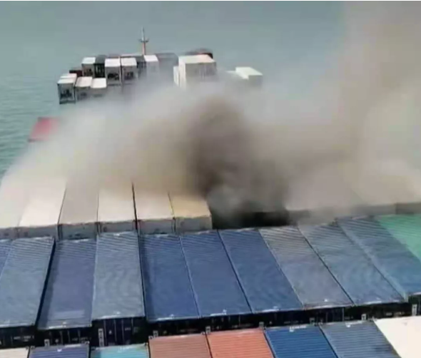 重大突發(fā)！香港機(jī)場貨物裝機(jī)前起火，兩家貨代被禁運(yùn)！一艘滿載中國貨物的箱船突發(fā)起火！