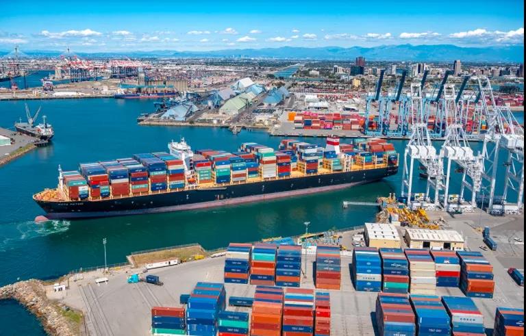 南加州擁堵持續(xù)加劇，船舶等待時(shí)間延長(zhǎng)至八天！航運(yùn)成本飆升加劇全球通脹壓力