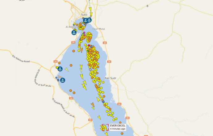  擠爆了！453艘船堵在運河口, 水泄不通！