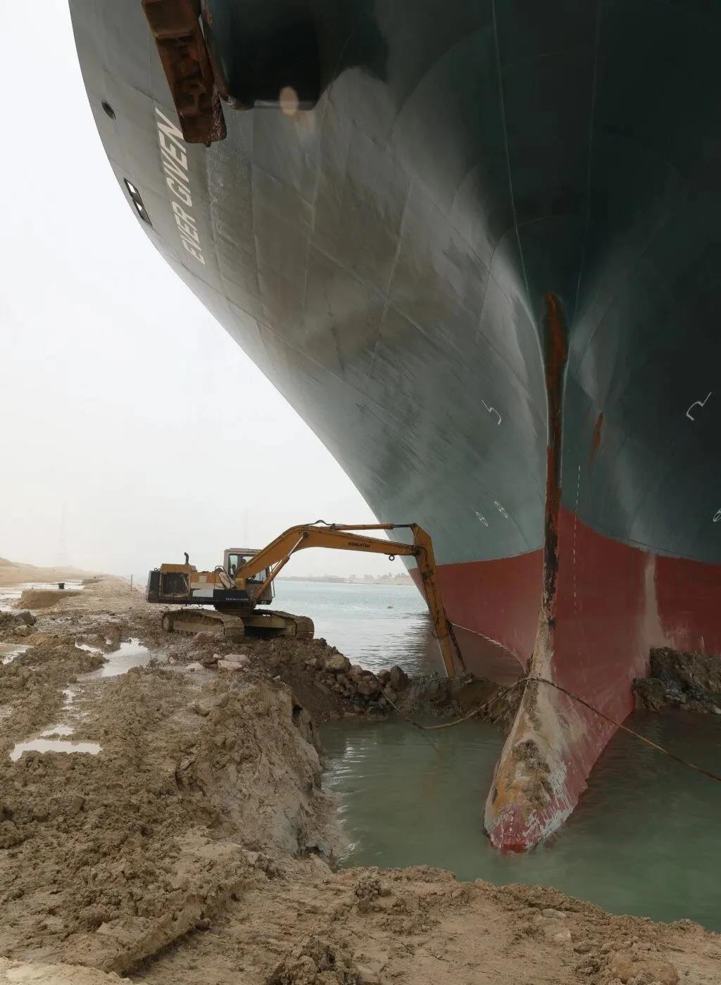 蘇伊士運(yùn)河最多封閉數(shù)周？多家班輪公司考慮繞行好望角，馬士基將提供空運(yùn)方案 