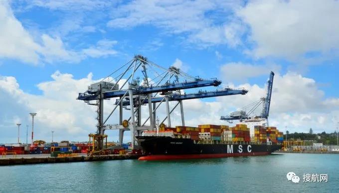 奧克蘭港勞工短缺加重延誤，船公司暫停掛靠并收取300美元附加費