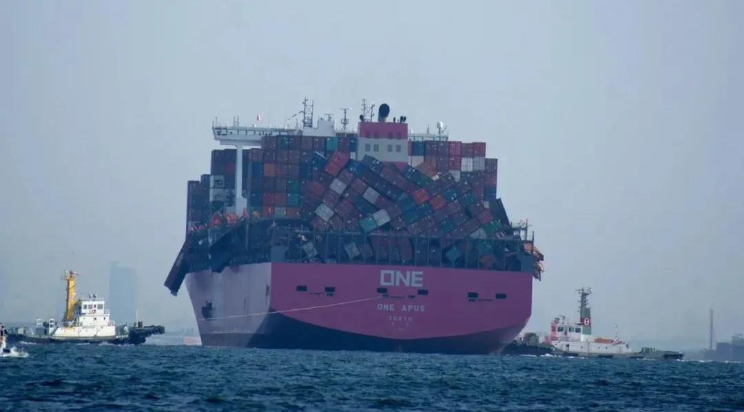 歷時(shí)98天，丟失1816個(gè)集裝箱的“ONE APUS”輪今日復(fù)航，駛往長(zhǎng)灘 