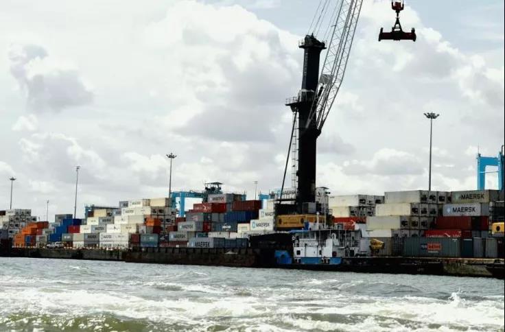 非洲大港擁堵加??！船舶最多等待80天才被允許進港！腐敗混亂充斥港口，出貨請注意！