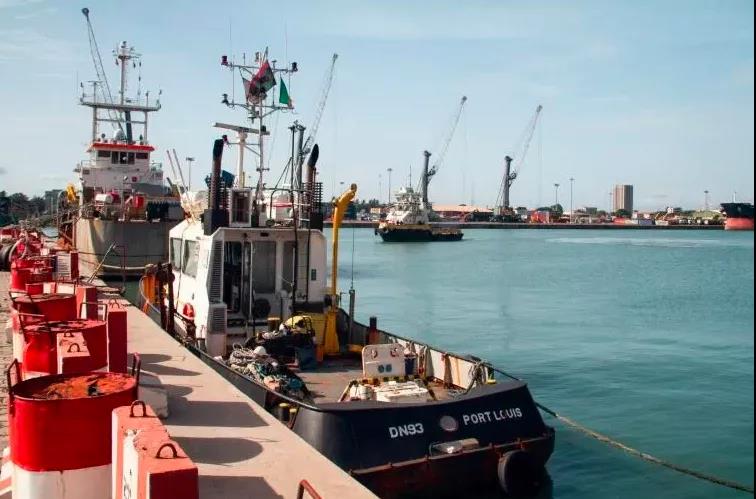 非洲大港擁堵加??！船舶最多等待80天才被允許進港！腐敗混亂充斥港口，出貨請注意！