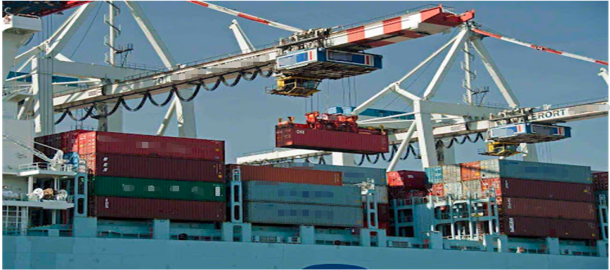 突發(fā)！韓國(guó)仁川港, 一中國(guó)船員遭集裝箱擠壓身亡! ... 正拔插頭, 一集裝箱突然倒退! ...血的教訓(xùn): 作業(yè)溝通太重要!