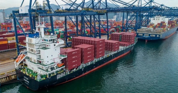 好消息來了！運(yùn)費(fèi)暴跌15%，又一新玩家殺入美線！寧波港梅山碼頭8月25日解封，9月1日整體恢復(fù)