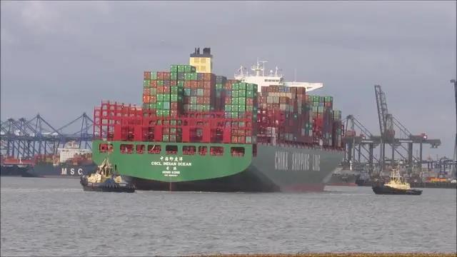 中美航運(yùn)費(fèi)暴漲500%！美國集裝箱堆積如山，中國卻“一箱難求”