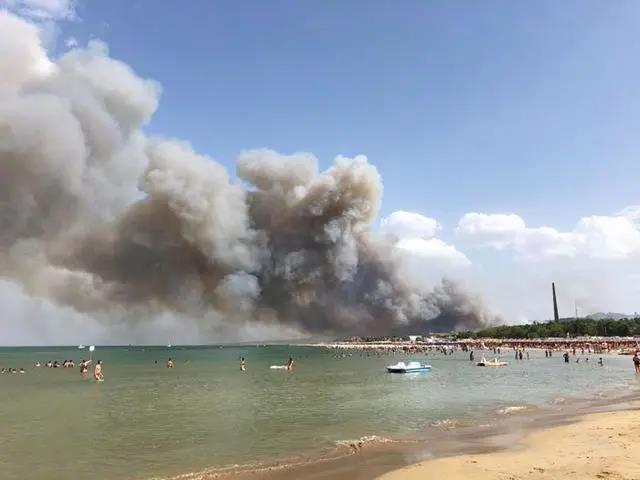 有多慘！歐洲多國(guó)淪陷，美國(guó)數(shù)千人撤離，進(jìn)入緊急狀態(tài)！多國(guó)已被高溫大火吞噬！極端天氣頻發(fā)，聯(lián)合國(guó)氣候報(bào)告敲響警鐘！