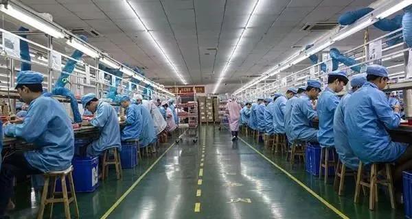 越南制造“告急”！軍隊(duì)封城，殃及耐克等80家美企，超7萬(wàn)家企業(yè)倒閉