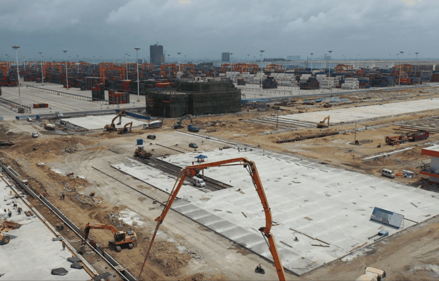 全球首創(chuàng)U型布局自動化集裝箱碼頭完成改造