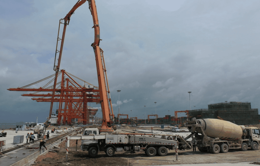 全球首創(chuàng)U型布局自動化集裝箱碼頭完成改造