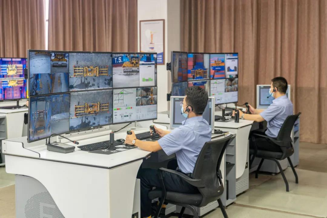 全球首創(chuàng)！山東港口青島港自動化橋吊&ldquo;一對多&rdquo;監(jiān)控系統(tǒng)，完成上線測試