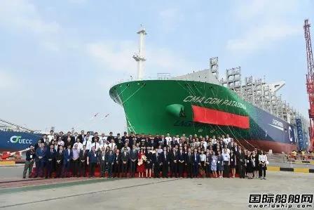 江南造船交付達(dá)飛首艘15000TEU雙燃料集裝箱船
