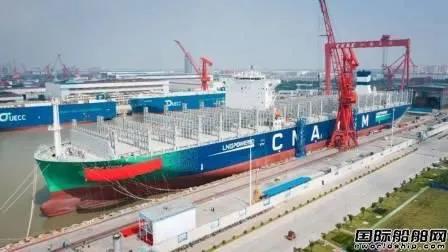 江南造船交付達(dá)飛首艘15000TEU雙燃料集裝箱船