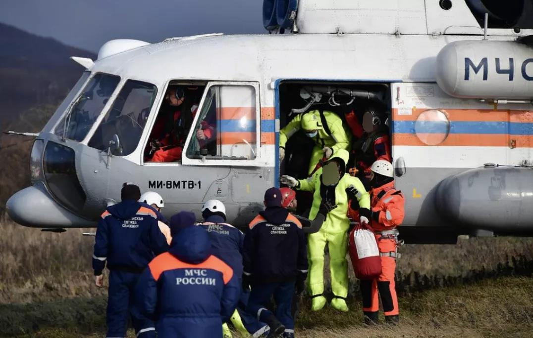 突發(fā)！一集裝箱船擱淺船體出現(xiàn)裂縫，船上14名中國船員已安全撤離！