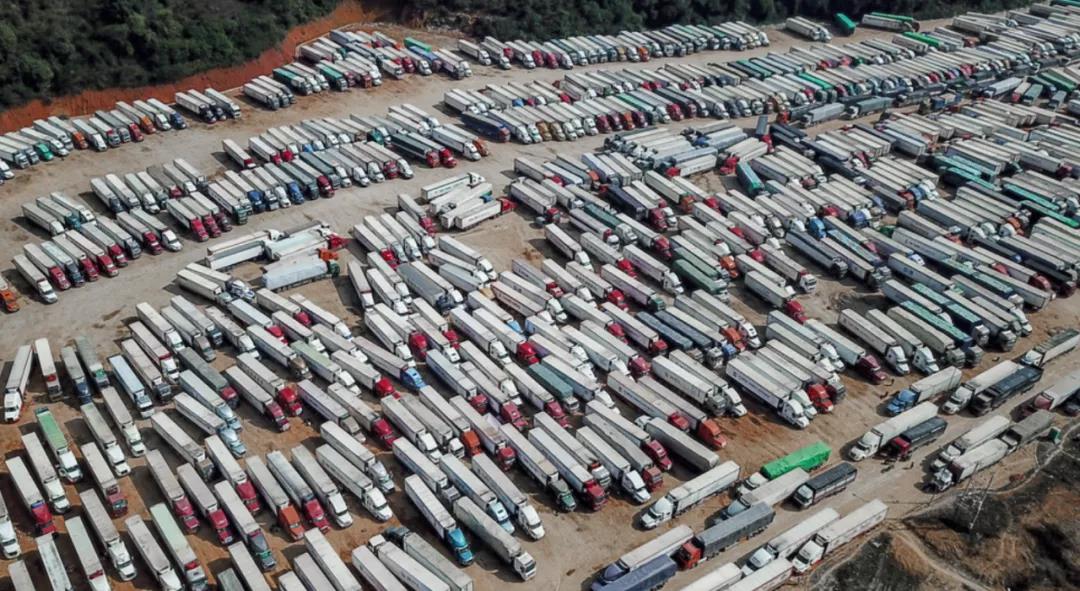 大擁堵！約5000集裝箱貨車(chē)積壓滯留在中越邊境口岸！