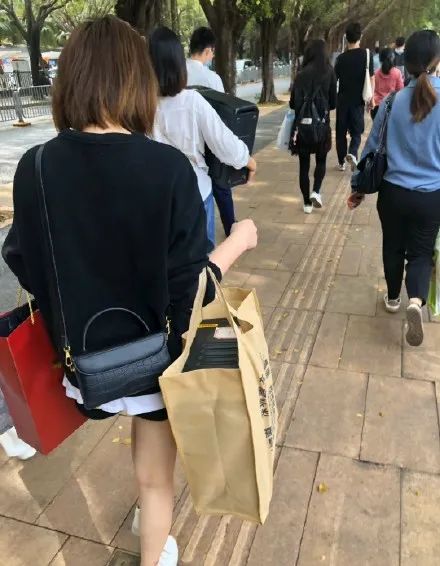 最新“咚雞”！深圳解封第一天，賣家迎來(lái)報(bào)復(fù)性發(fā)貨？