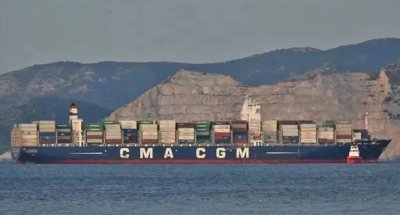 突發(fā)！達飛一集裝箱船發(fā)生火災；另有兩船相撞，集裝箱落水！