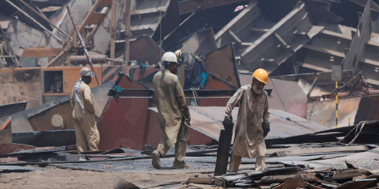 一油輪在船廠維修時被偷走，發(fā)現(xiàn)時已經(jīng)在巴基斯坦拆船廠....