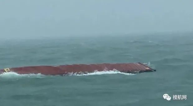 突發(fā)！又一艘船遭遇風(fēng)暴，18個(gè)集裝箱落水！