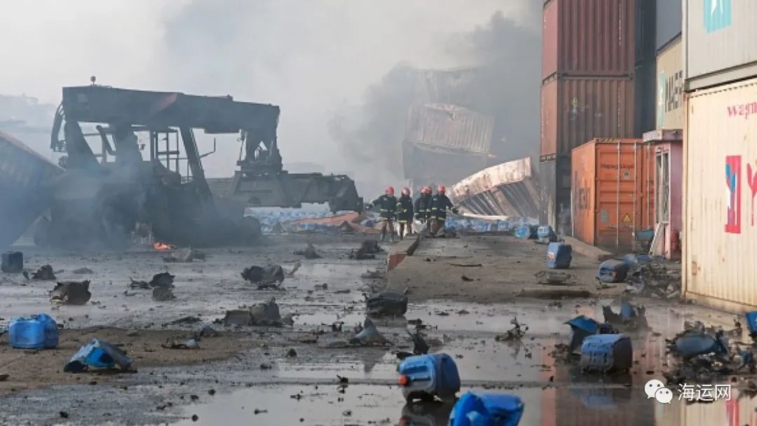 突發(fā)！堆場爆炸起火，1300多個貨柜損毀！涉多家船東和貨代！49人死亡300多人受傷