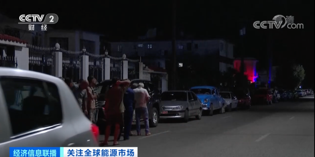 在國外，排隊半個月，都沒加上一箱油…