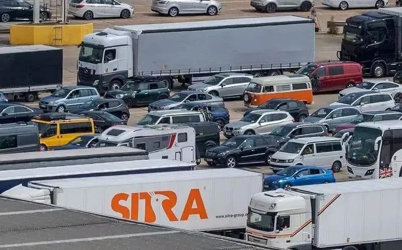 英國大港宣布”重大事件“！鹿特丹港暫停往返該國集裝箱運(yùn)輸