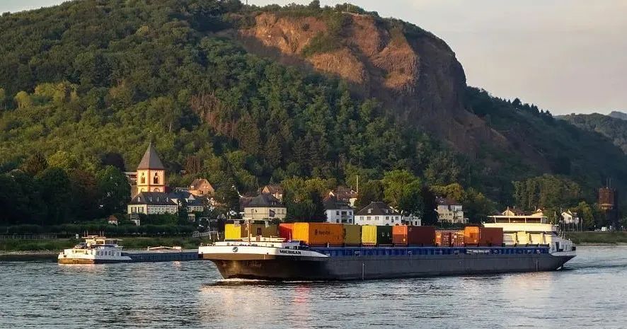 西歐第一大河水位降至低點！船舶無法滿載航行，征收低水位附加費