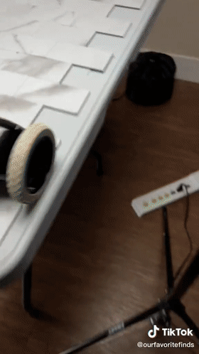 TikTok上的打工人內(nèi)卷實(shí)錄，或成爆款助推器？！