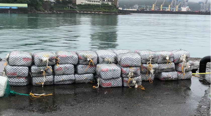 船長、船東遭逮捕！為躲檢查 將2.9億元毒品扔下海...