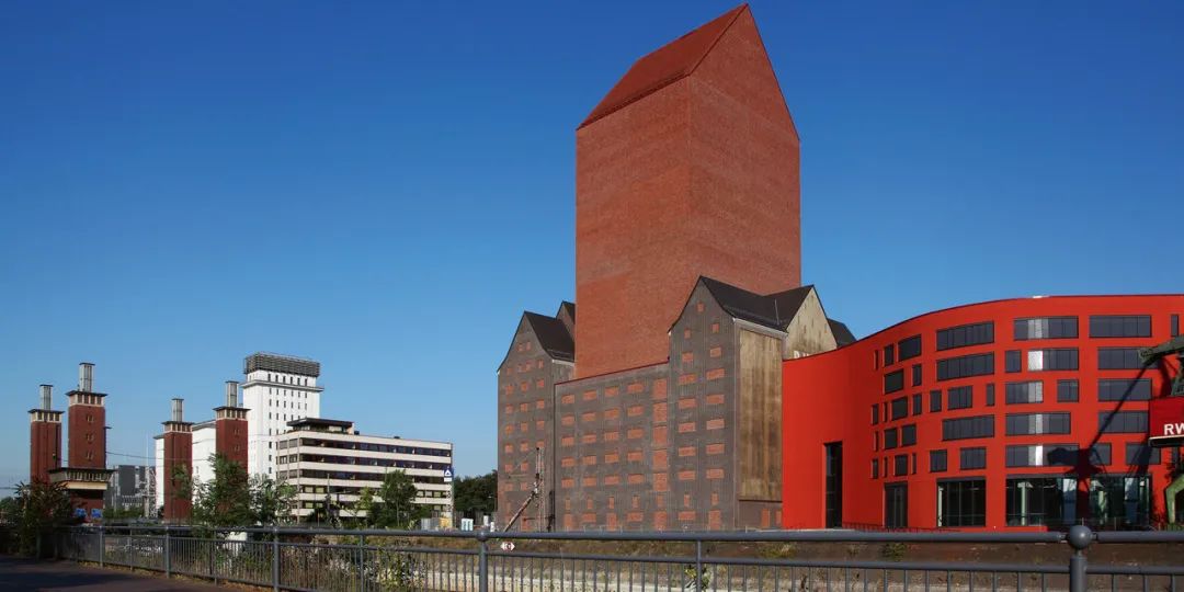 全球第一大內(nèi)河港：經(jīng)常被比較，從未被超越