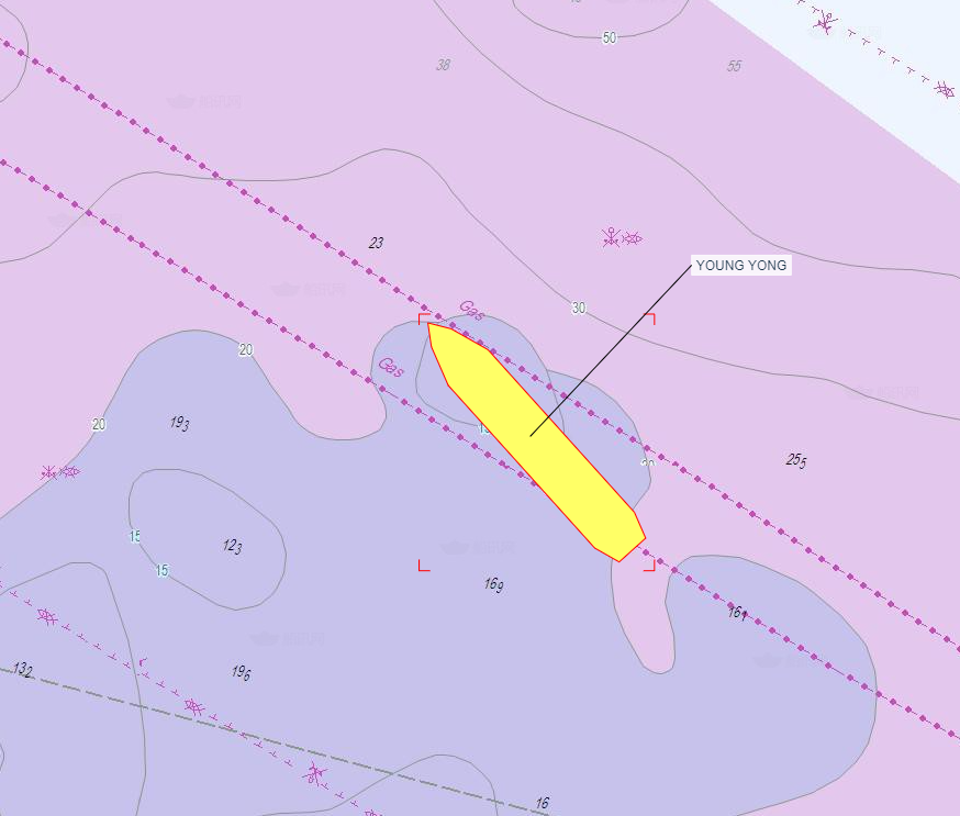 麻煩了！30萬噸級VLCC擱淺在天然氣管道上，已4天了！