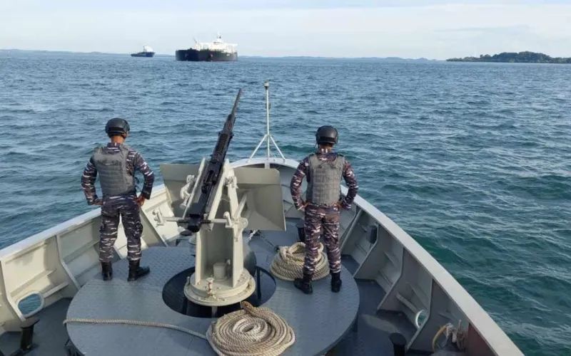 麻煩了！30萬噸級VLCC擱淺在天然氣管道上，已4天了！